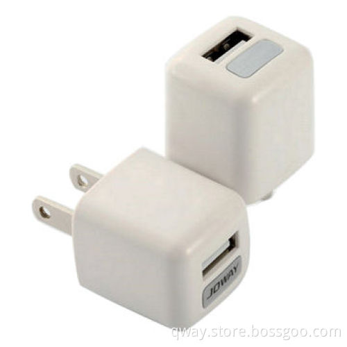 USB Travel Charger, EU and US Plug, 5.2 to 5.6V/850mA to 1,050mA Output range